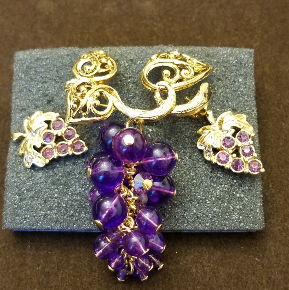 Vintage AVON Set of  Dangling Brooch Pin  Earrings  Signed Gold Tone Lucite